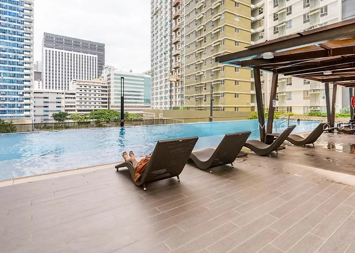 Furnished In It Park With Wifi, Netflix And Pool Access *