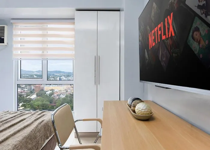 Furnished In It Park With Wifi, Netflix And Pool Access *