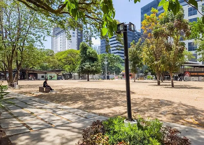 Furnished In It Park With Wifi, Netflix And Pool Access *
